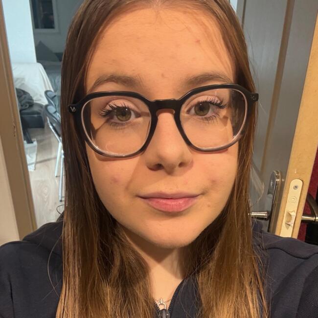 Babysitter in Teuillac: Ana