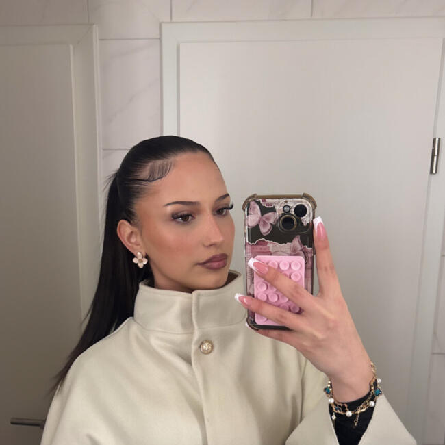 Babysitter Job in Hamburg: Joana