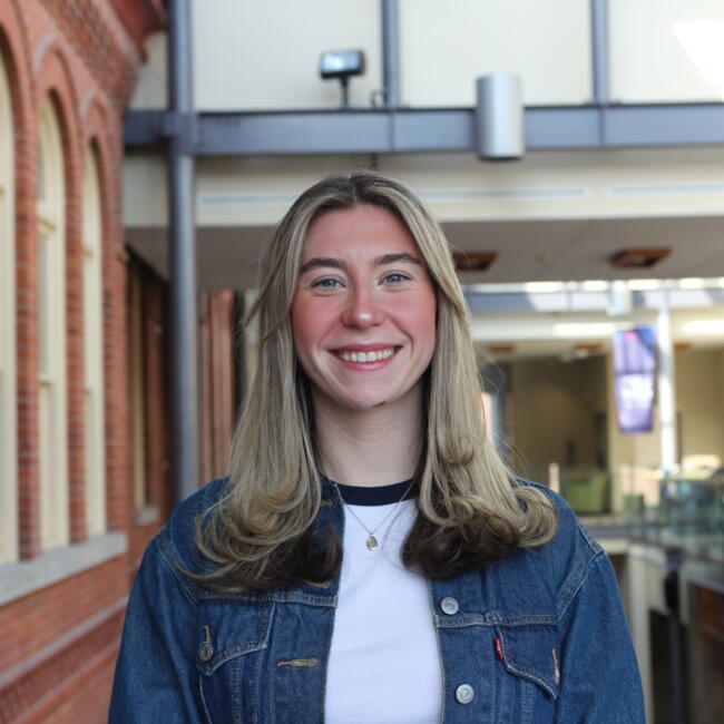 Baby-sitter in Oakville: Jayla