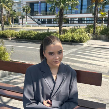 Babysitter in Saint-Gratien: Sarah