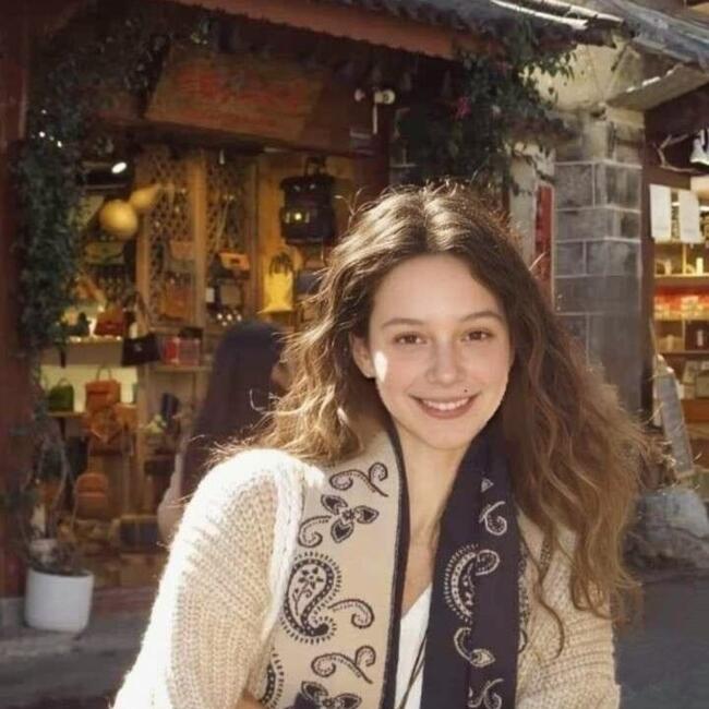 Babysitter in Bucharest: Dina