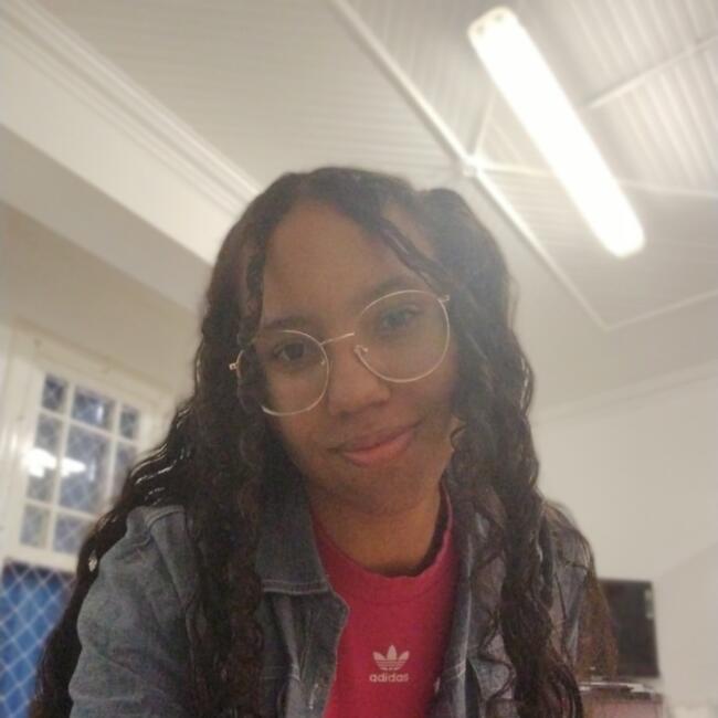 Babá em Fazenda Rio Grande: Laryssa