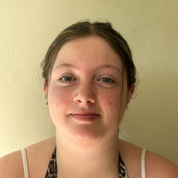 Baby-sitter in Newcastle: Brianna