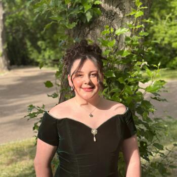 Baby-sitter in Vernon: Emily