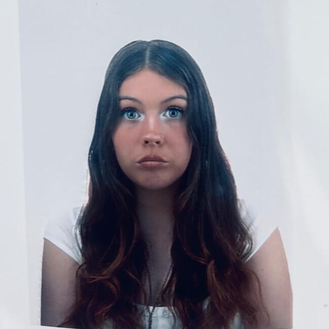 Babysitter in Paris: Mona