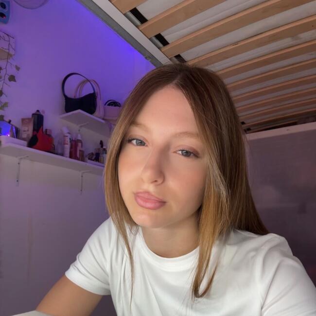 בייביסיטר ב- בת ים: Selin