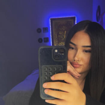 Babysitter in Pont-l'Évêque: Selma