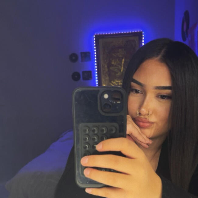 Babysitter in Pont-l'Évêque: Selma