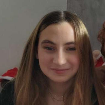 Babysitter in Saint-Doulchard: Charlotte