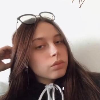 Babysitter in Les Granges-Gontardes: Emilie