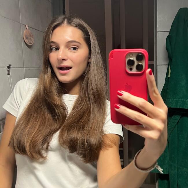 Babysitter in Bougival: Alice