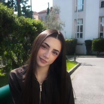 Babysitter in Cannes: Naré