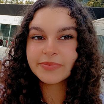 Babysitter in Rennes: Amina