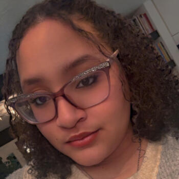 Babysitter in Greenleaf: Avasimone