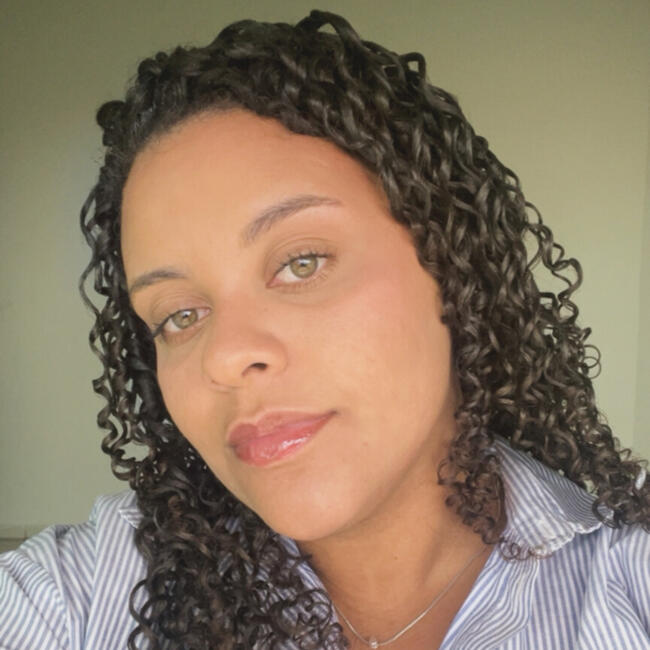 Babysitter in Joinville: Luara