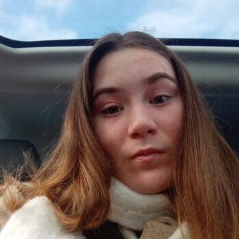 Babysitter in Bourg-des-Comptes: Eline
