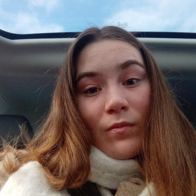 Babysitter in Bourg-des-Comptes: Eline