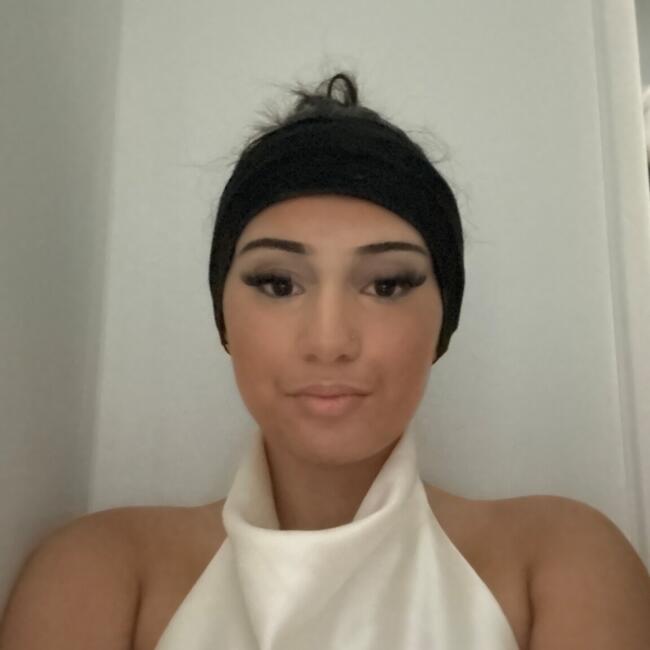 Babysitter in Paris: Naila