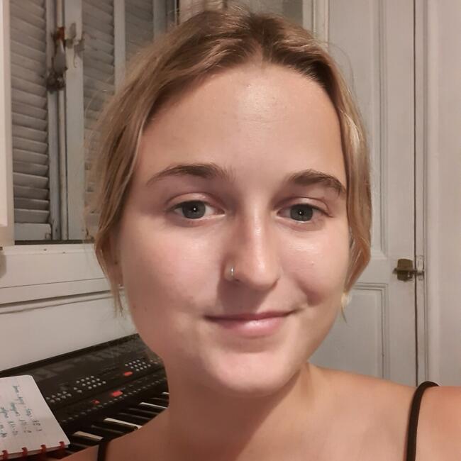 Babysitter in Marseille: Maelle