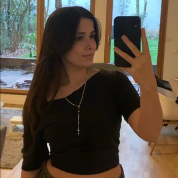 Babysitter in Courbevoie: Angelina