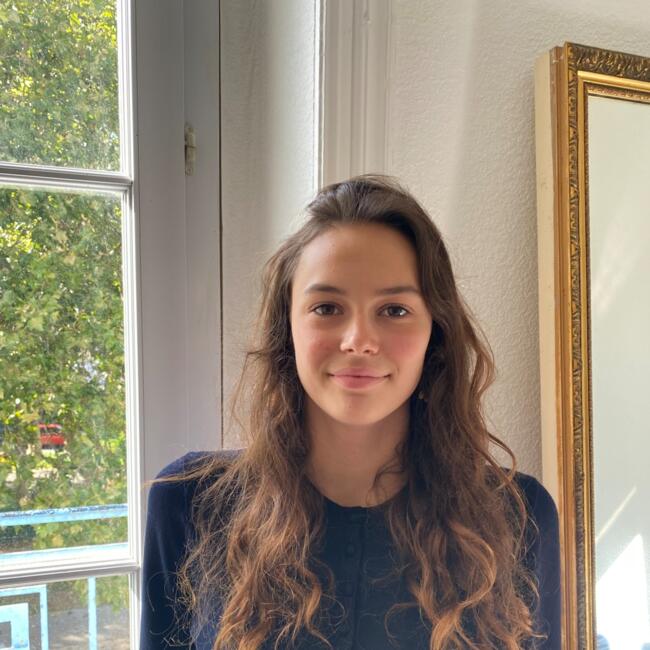 Babysitter in Saint-Nazaire: Sarah