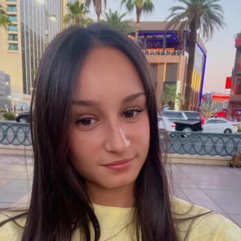 Babysitter in Champs-sur-Marne: Marion