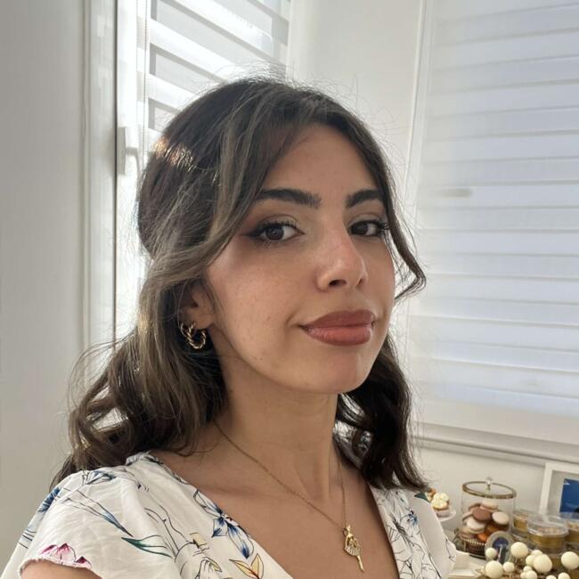 Babysitter in Issy-les-Moulineaux: Mounia