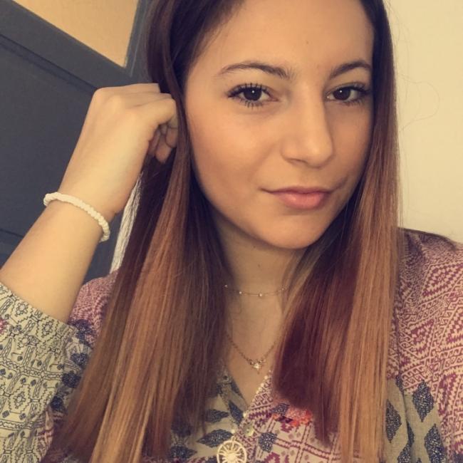 Épinal 베이비시터: Chiara