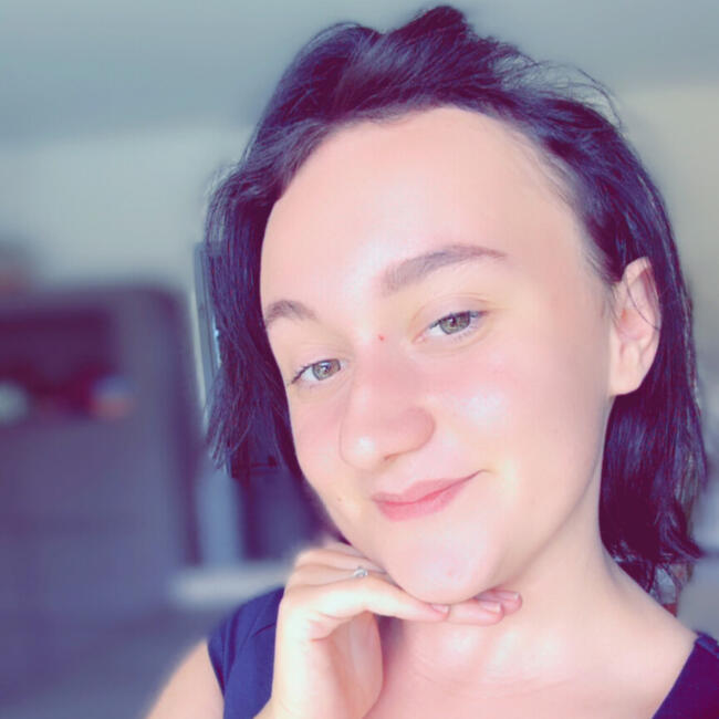 Babysitter in Péret: Elona