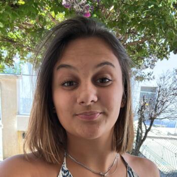 Babysitter in Saint-Aubin-le-Cloud: Emi