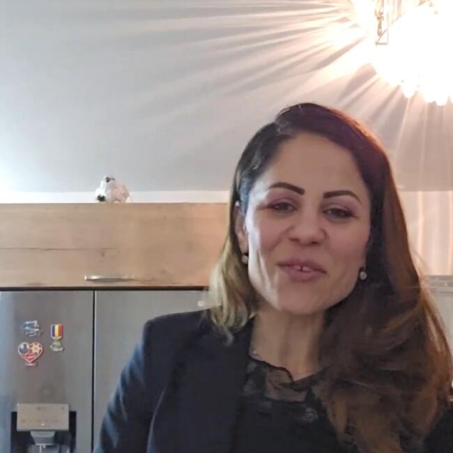 Babysitter in Bondy: Elena-maria