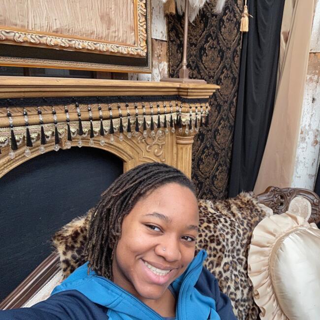 Babysitter in Phoenix: Adrienne