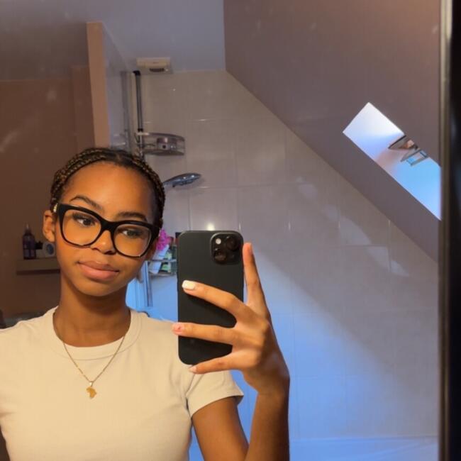 Babysitter in Saint-Didier-sous-Écouves: Jade