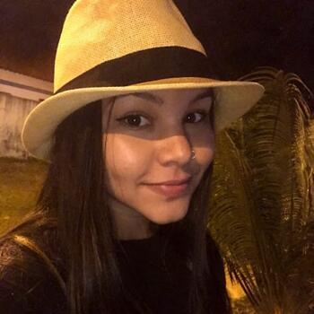 Babá em Brasília: Laiza