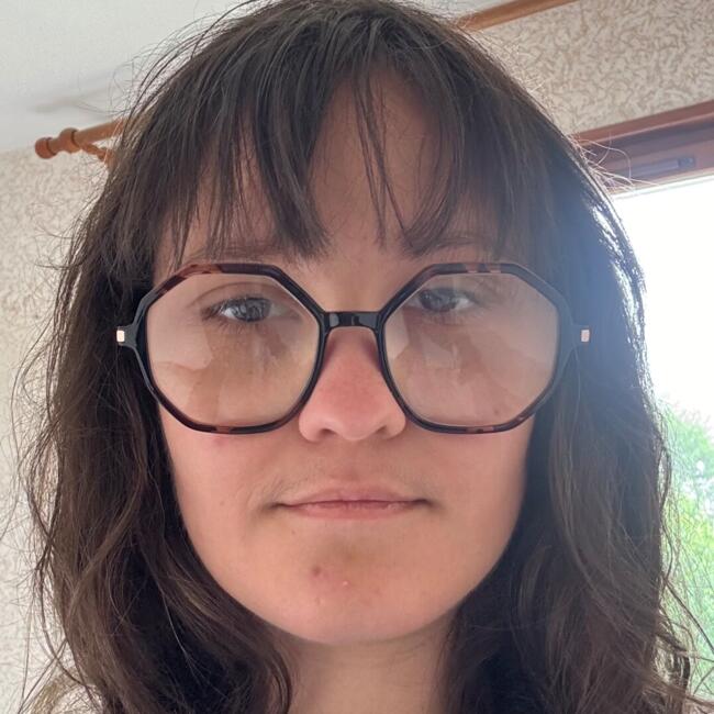 Babysitter in Saint-Médard-en-Jalles: Laurène