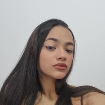 Babysitter in Praia Grande: Larissa