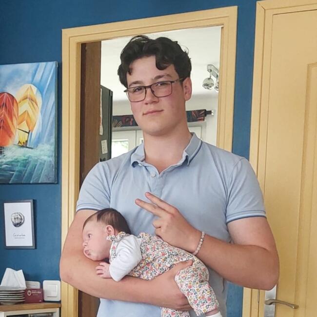 Babysitter in Fontenay-le-Fleury: Hugo