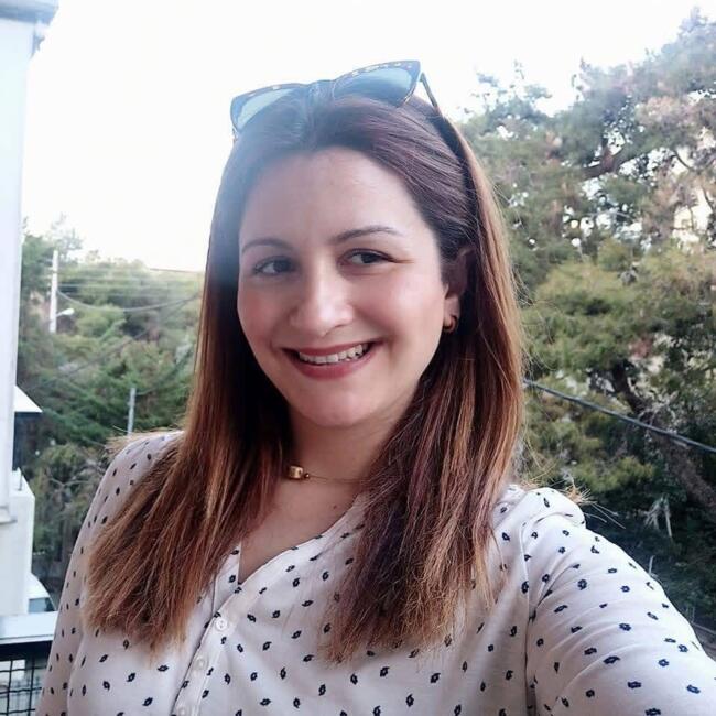 Babysitter in Old Faliron: Ναντια