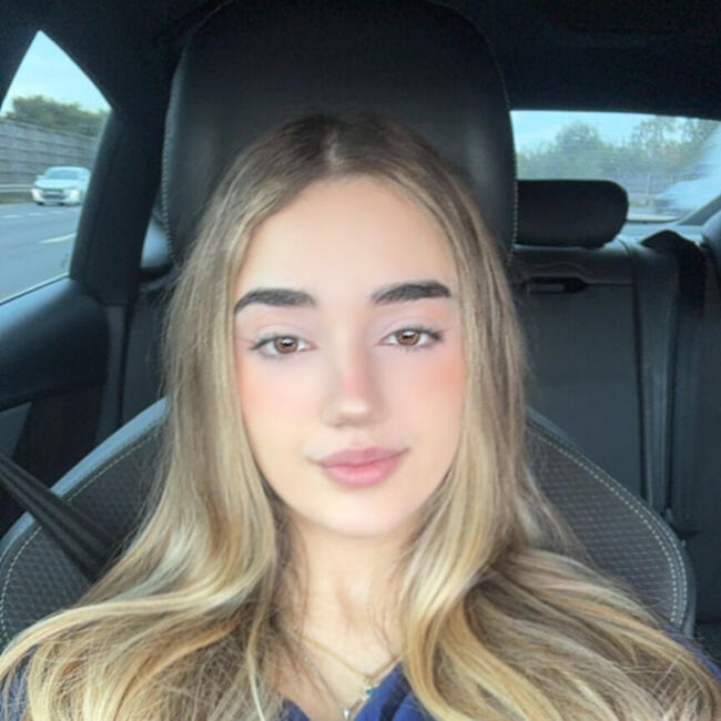 Babysitter in Reading: Xhoalda