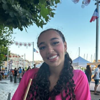 Babysitter em Estrasburgo: Syrine