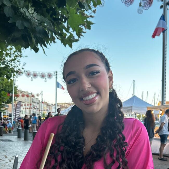 Babysitter em Estrasburgo: Syrine