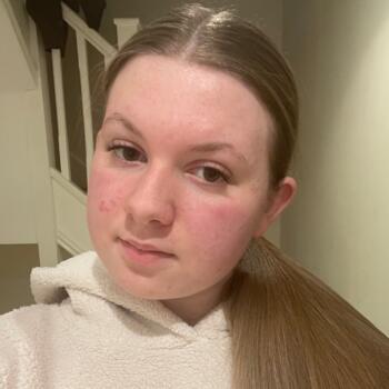 Babysitter in Newbury: Emily