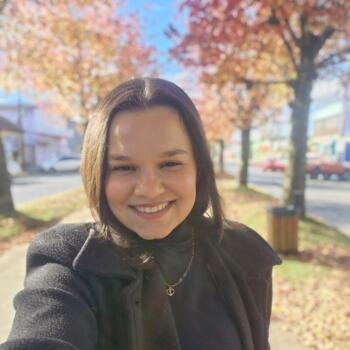 Babysitter in Lajeado: Larissa
