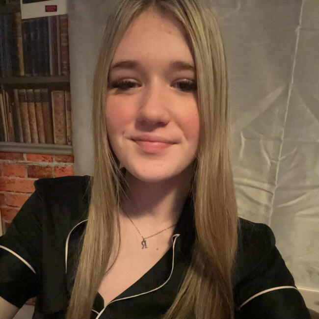 Babysitter in Alton: Mia