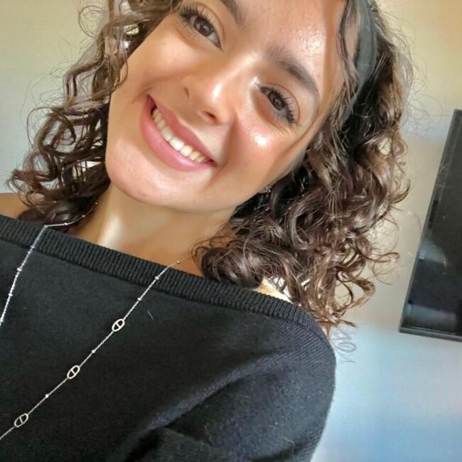 Babysitter in Saint-Mitre-les-Remparts: Célia