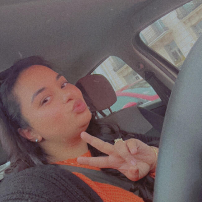 Babysitter in Cannes: Aya