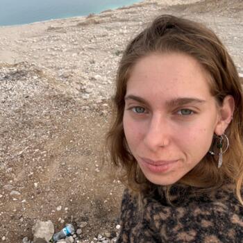 Babysitter Ramat HaSharon: May