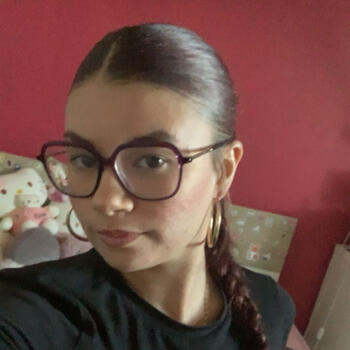 Babysitter in Civray (Centre-Val de Loire): Janelle