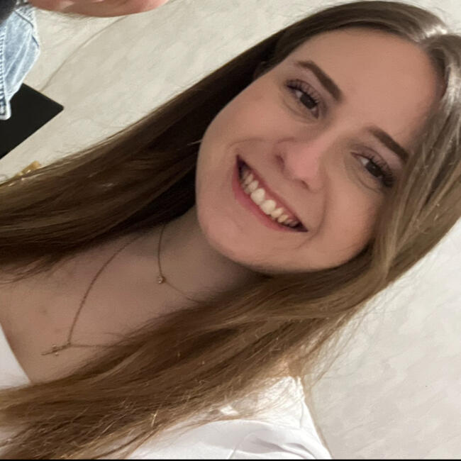 Babysitter in Montreuil-Belfroi: Lilou