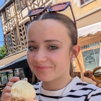 Babysitter in Coulanges-la-Vineuse: Emma